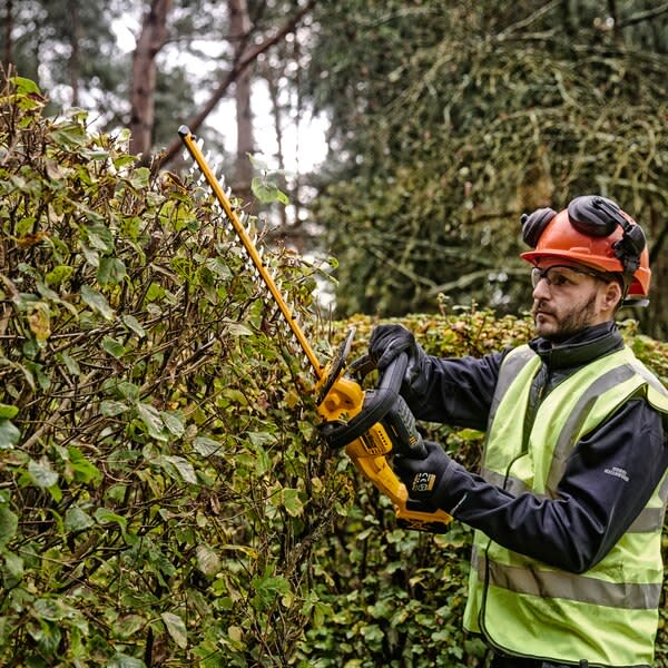 DeWALT 18V XR Hedge Trimmer 550mm Cordless Skin Only