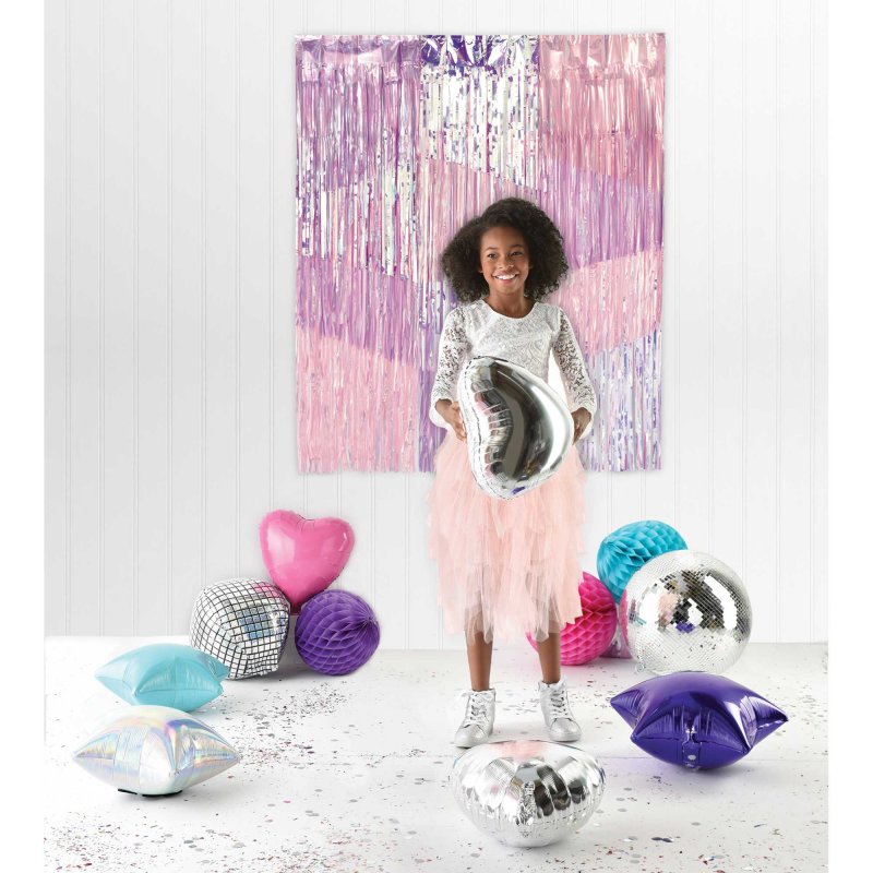 Iridescent foil backdrop for luminous birthday celebrations, measuring 91cm x 1.2m, made of plastic and foil.