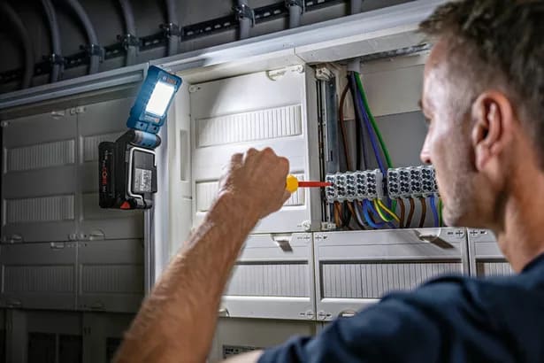 Bosch GLI 18V-800 Cordless Jobsite Light 1900 lm