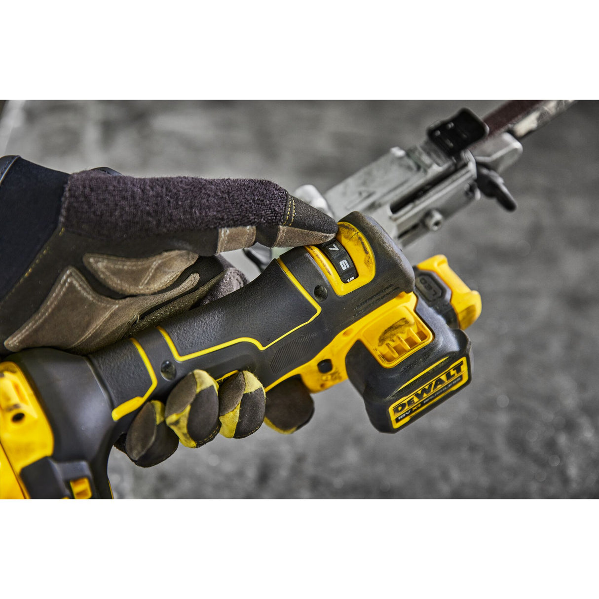 DeWALT 18V XR Brushless Cordless Band File 13mm (Skin Only)