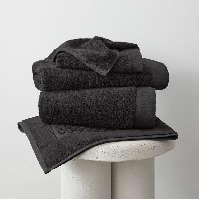 Black Bamboo Bath Towel (70 x 147cm) - Soft, absorbent, eco-friendly fabric for sensitive skin with natural anti-bacterial properties.