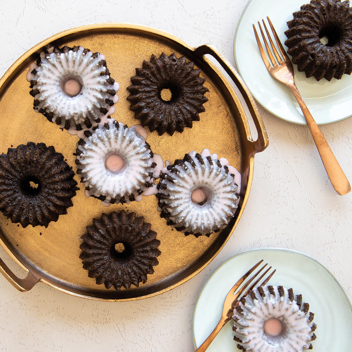 Nordic Ware - Brilliance Bundtlette Pan 38 x 23 x 4.5cm