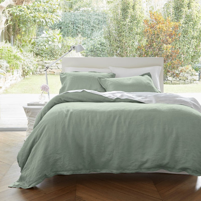 Super King Baltic Linen sheet set in sage, made from eco-friendly 100% European Flax®, soft and luxurious finish.