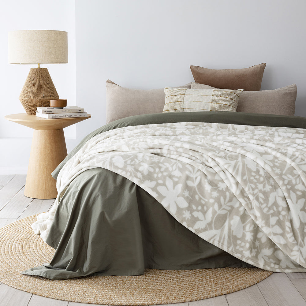 Liv Ultraplush Blanket Pebble Single