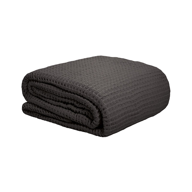 Charcoal waffle weave blanket in 100% cotton, lightweight and breathable, perfect for all seasons, 240 x 180 cm.