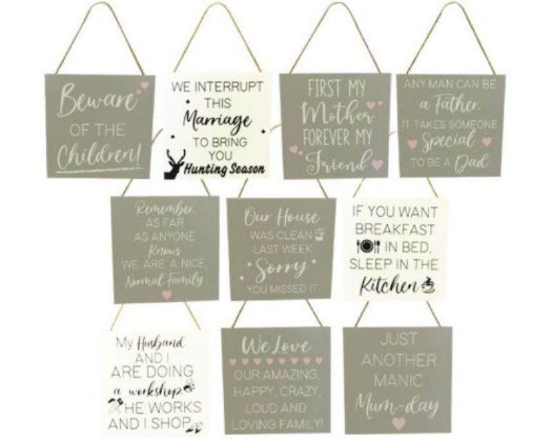 Set of 10 stylish MDF hangers for displaying family photos and reminders, measuring 18x18 cm each.