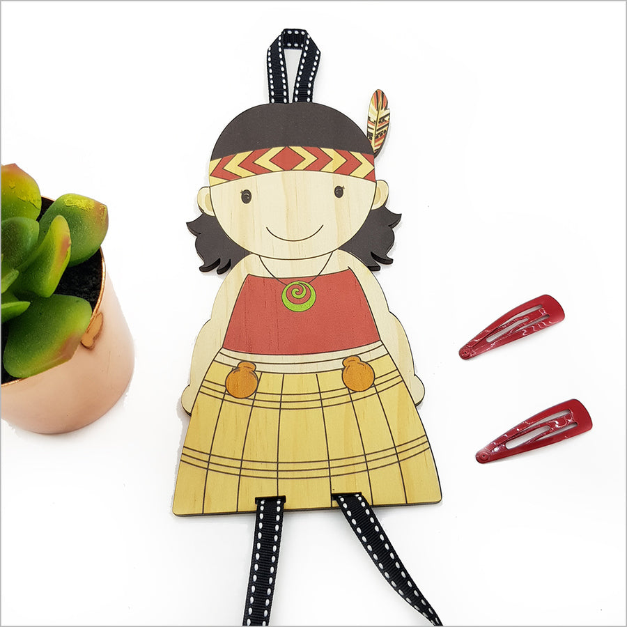 Pine Art / Hairclip Tidy : Maori Girl