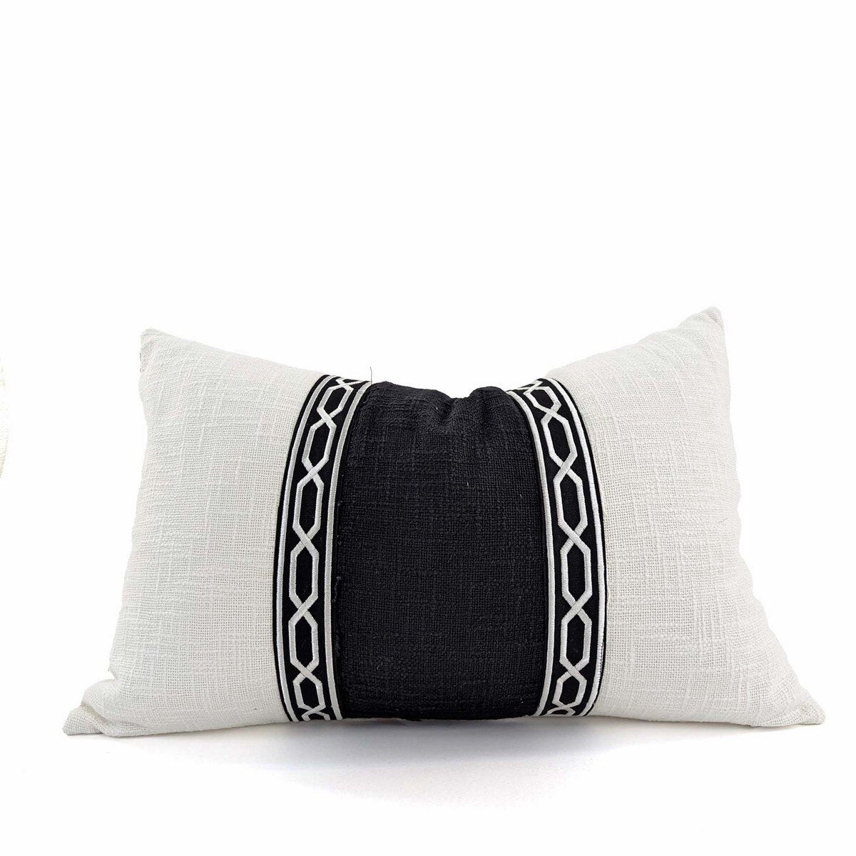CUSHION COVER - YACHT - BLACK / WHITE -  400x600