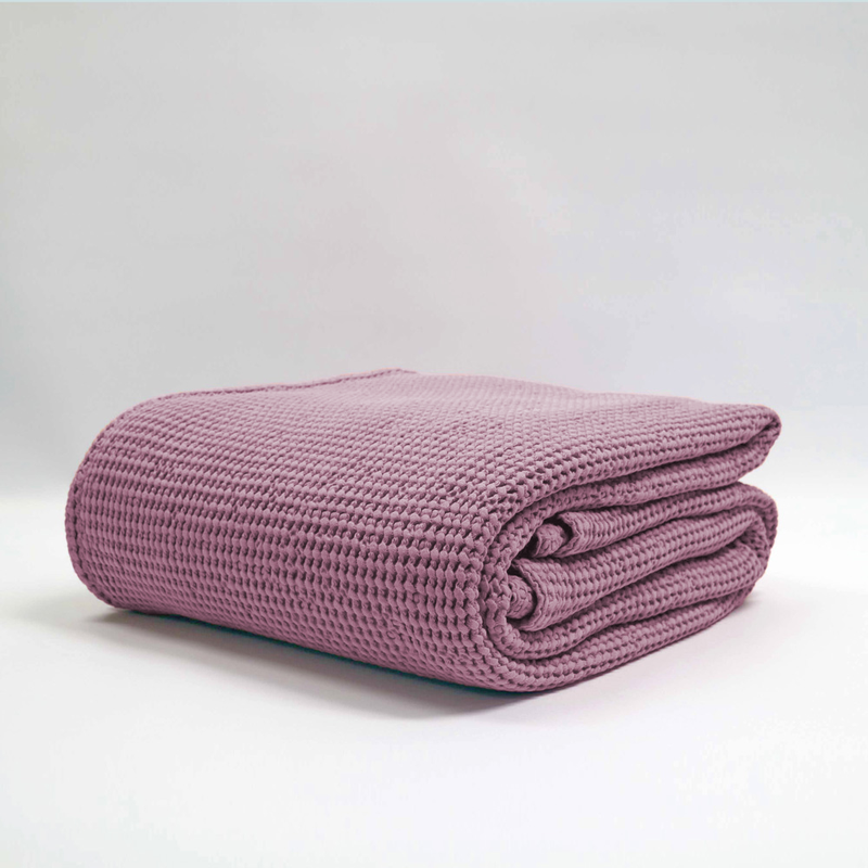 Mauve stonewashed blanket by Baksana, featuring a deep waffle texture and made from 100% OEKO-TEX® certified cotton.