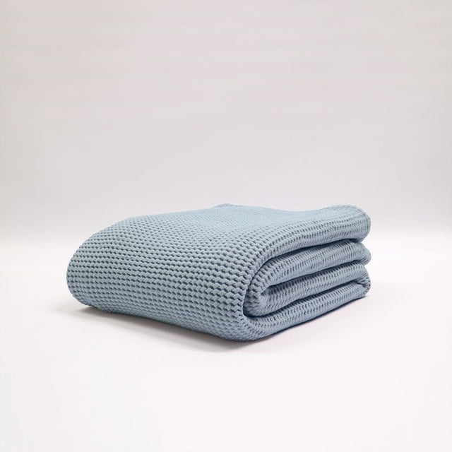 Stonewashed smoke blanket by Baksana, 240x260cm, crafted from 100% OEKO-TEX® certified cotton with a bouncy waffle texture.