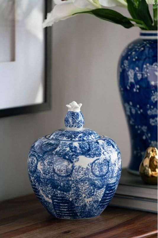 Lidded Jar (26cm)