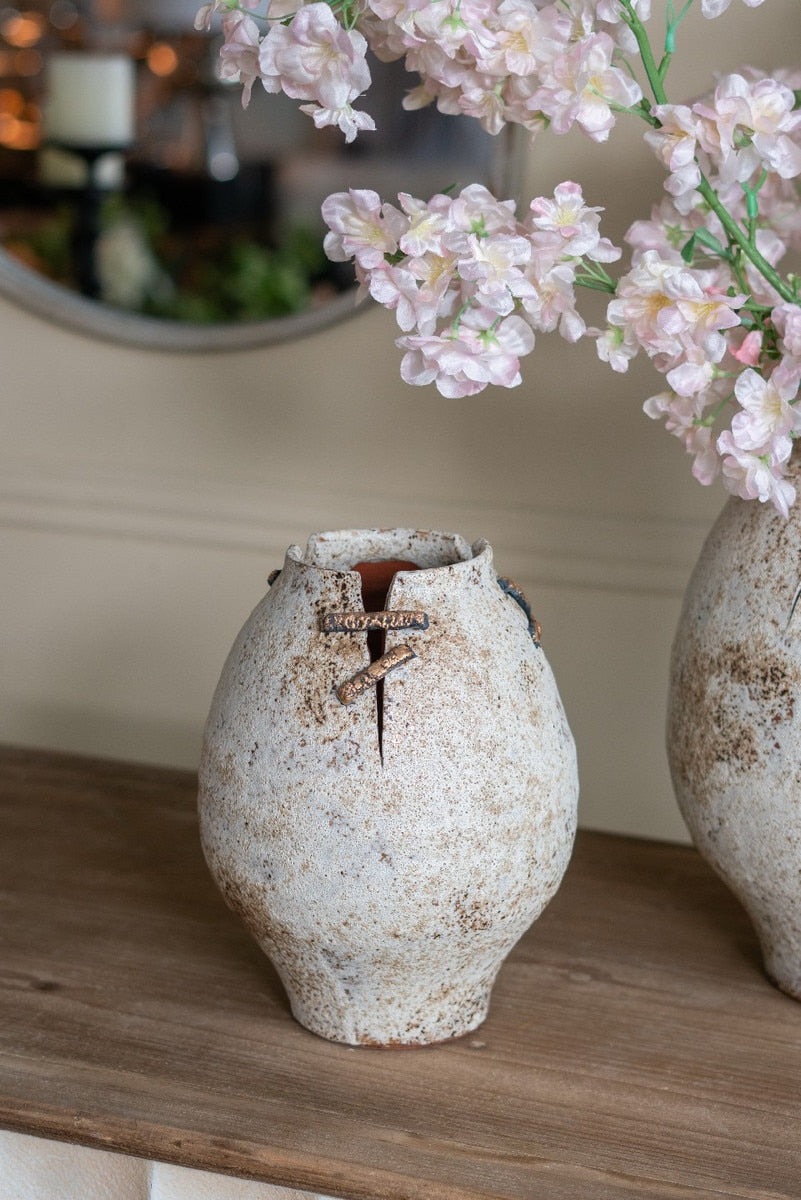 HAND PULLED VASE (18 x 18 x 24cm)
