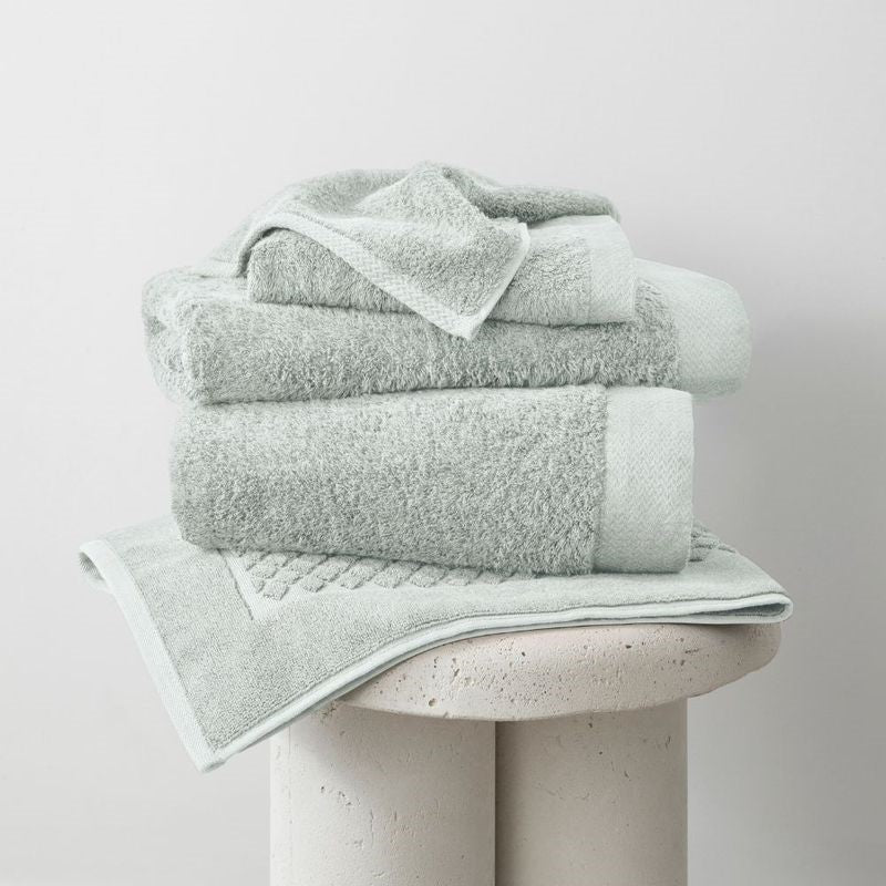 Soft sea foam bamboo hand towel (46x76cm) made from eco-friendly materials, highly absorbent and gentle on sensitive skin.