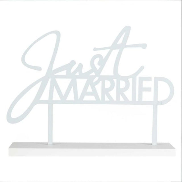 Elegant 'Just Married' table sign, 25cm x 29cm, perfect for enhancing wedding decor and celebrating love.