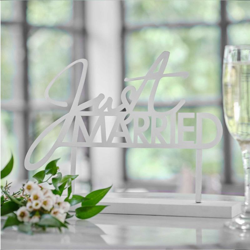 Elegant 'Just Married' table sign, 25cm x 29cm, perfect for wedding decor to complement various themes.