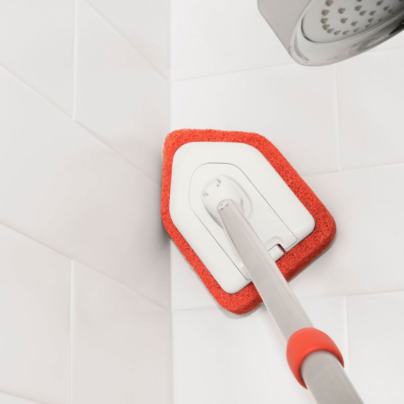 OXO - Extendable Tub & Tile Scrubber