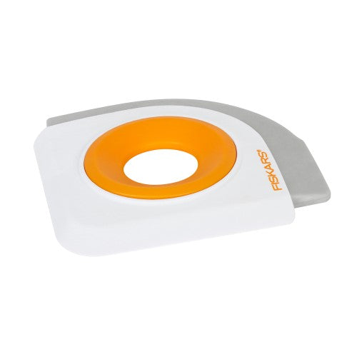 Fiskars Vinyl Applicator and Scraper for precision vinyl application, featuring ergonomic design and effective debris removal.