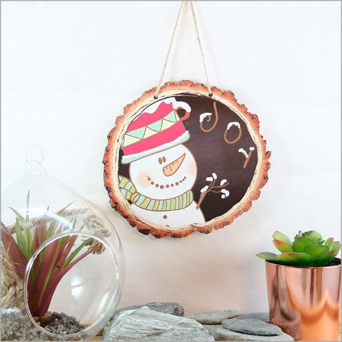 Charming wood slice wall art featuring a joyful snowman, perfect for festive winter home decor.