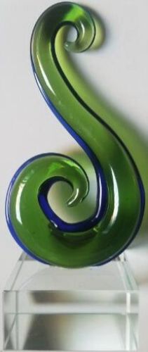 Kiwiana - Glass Art Koru (11CM)