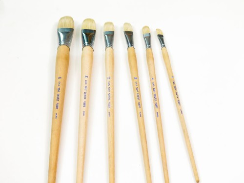 DASS150 Hog Bristle L/H Filbert #16 brush for versatile painting with superior paint retention and comfortable grip.