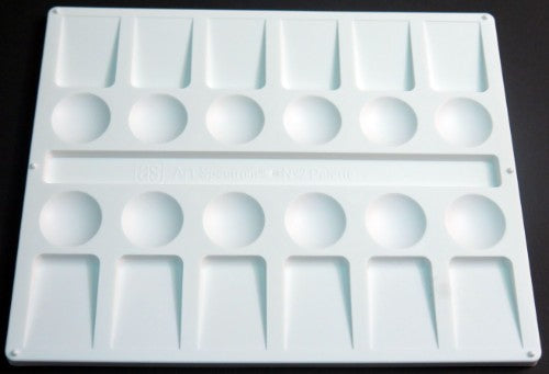 As Palette No 2 features 12 spacious wells for blending watercolors and acrylics, perfect for artists on the go.