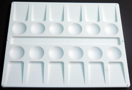 As Palette No 2 features 12 spacious wells for blending watercolors and acrylics, perfect for artists on the go.