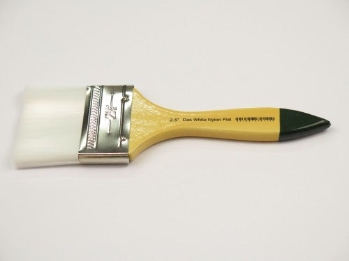 Das S8015 2.5-inch white nylon flat brush, perfect for smooth strokes in acrylics, watercolors, and oils.