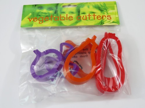 Set of 6 vegetable-shaped cutters for creative cooking and crafting, including aubergine, mushroom, and more.