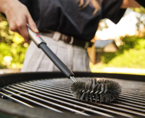 GrillOut Heavy-duty BBQ Cleaning Brush with retractable  head - Joseph Joseph