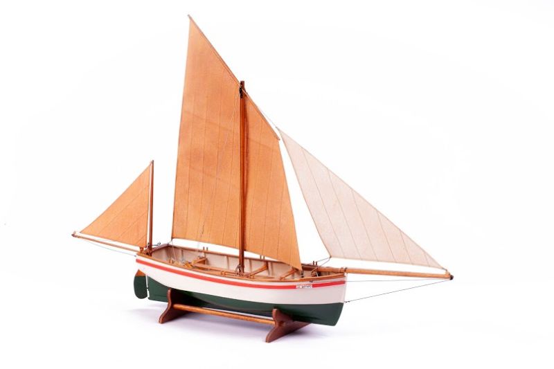 Wooden Ship Kitset - Billing Boats 1/30 Le Bayard Wooden Hull