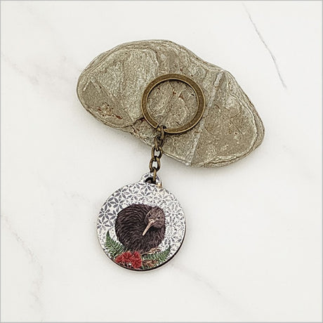 Floral Kiwi printed keychain made of lightweight pine veneer, featuring a charming design perfect for unique accessories.
