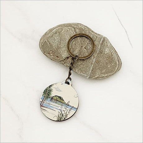 Lightweight laser-cut pine veneer keychain featuring Mt Maunganui design, perfect for Kiwiana lovers and souvenirs.