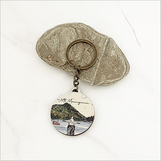 Lightweight pine veneer keychain featuring Mount Maunganui, perfect for Kiwiana lovers and practical key organization.