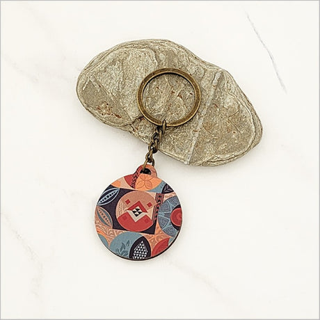 Lightweight printed pine veneer keychain featuring Kiwiana design, perfect for everyday use and travel.