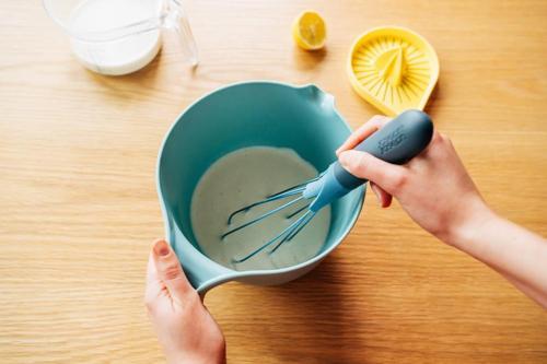 Twist Whisk - Sky - Joseph Joseph
