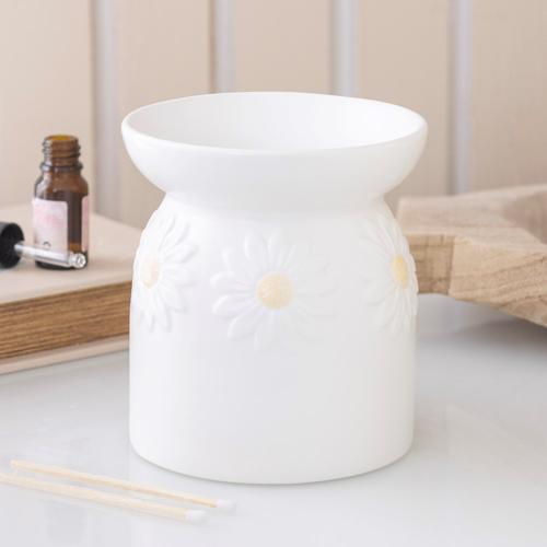 White Daisy Chain Ceramic Oil Burner 12.5cm