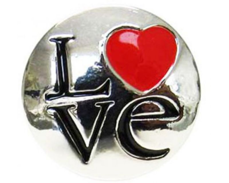 Vibrant red heart snap accessory symbolizing love, perfect for personalized jewelry and sentimental gifting.