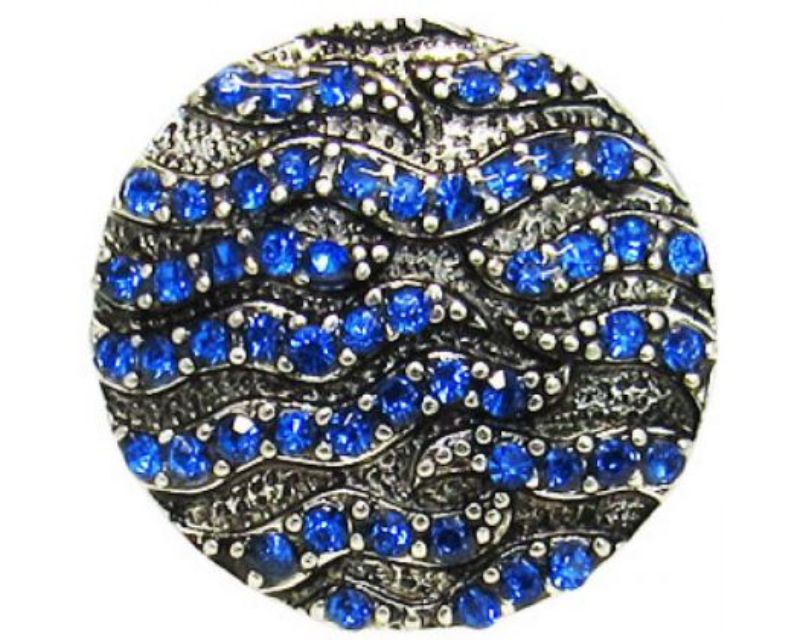 Elegant snap fasteners with delicate diamante waves, perfect for elevating your style with a touch of glamour.