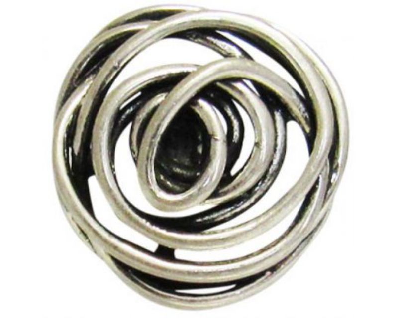Antique silver flower snap jewelry with intricate detailing for versatile style and comfortable wear.