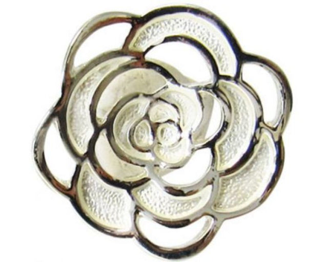 Elegant Snaps REDFOX in White Gold Rose, a versatile jewelry piece that adds sophistication to any outfit.