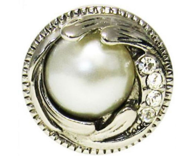 Elegant snap featuring a pearlescent wave design, perfect for versatile styling and adding charm to any outfit.