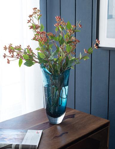 Blue Glass Vase - 205 X 90 X 350