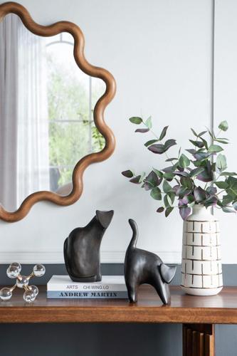 Cat Figurine - 175 X 100 X 250
