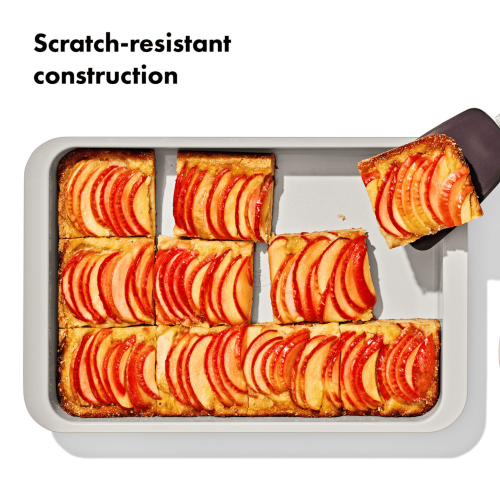 Coated Cake Pan - OXO Good Grips Ceramic Bakeware (33 x 23cm)