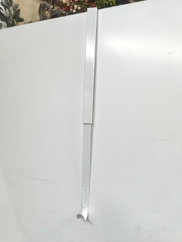 Adjustable Metal Wreath Hanger (White)