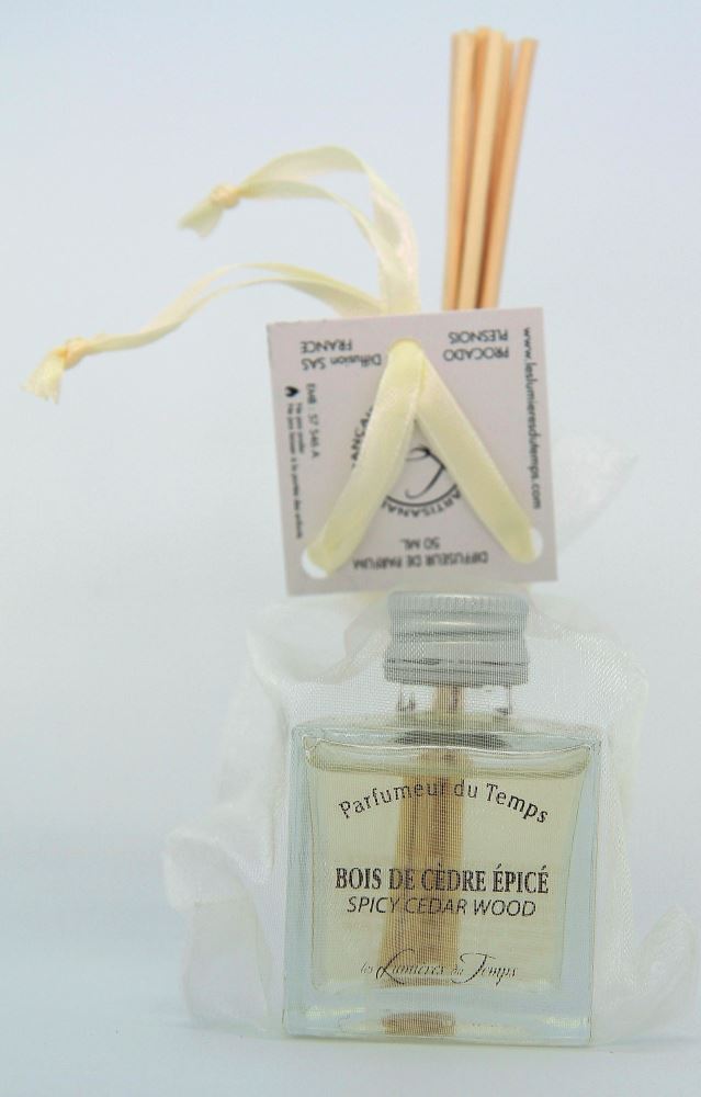 50ML Lumieres Spicy Cedarwood Diffuser with natural rattan reeds; blends Cedarwood, Cumin, Cinnamon for a cozy ambiance.