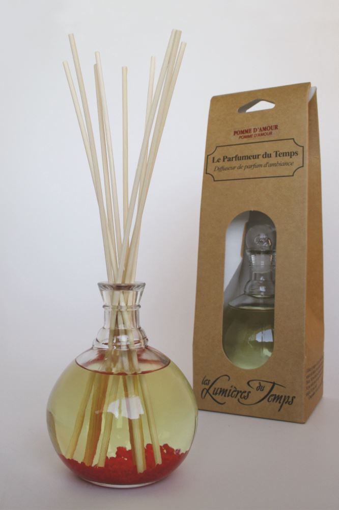 Elegant 200ML glass diffuser with rattan reeds, filling your space with a sweet caramel apple scent for 4-5 months.