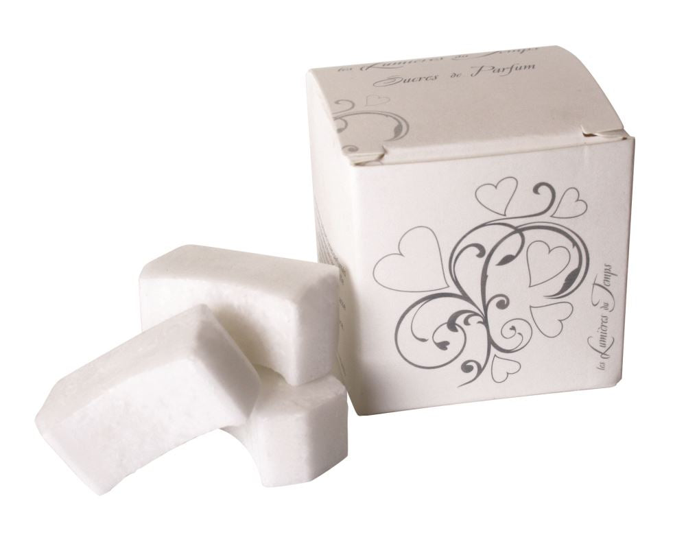 Scented wax in Cashmere blends Caramel Apple, Violet, and Cedar for a luxurious home fragrance experience.