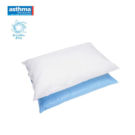 Hospital pillow in blue and white, made of waterproof PUC fabric, hypoallergenic fill, ideal for comfort and hygiene.