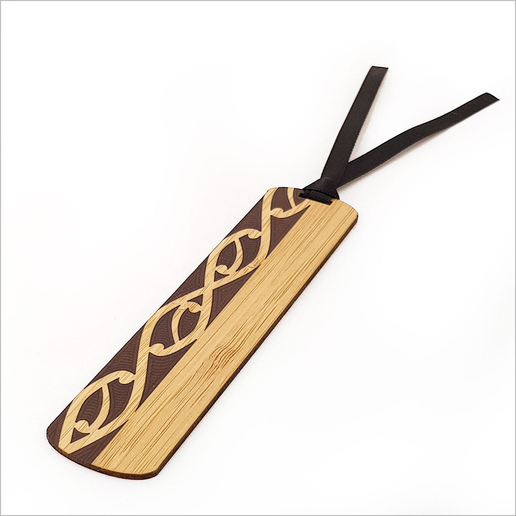 Kowhaiwhai greeting card with eco-friendly bamboo bookmark, featuring M?ori-inspired designs, packaged in a protective cello bag.